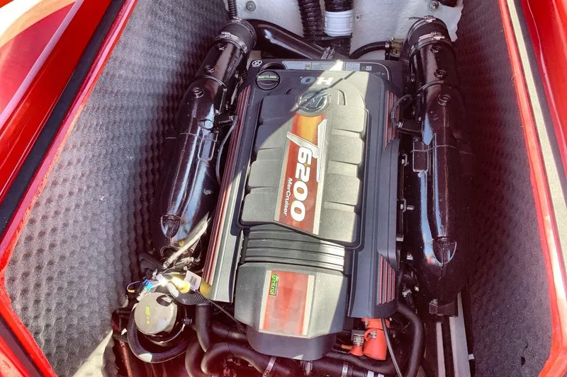 Slide: The Image of 2023 Heyday WT-2DC engine compartment featuring a powerful MerCruiser 6200 engine. - 30