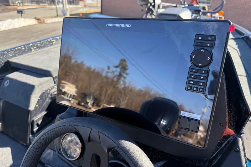 Slide: The Image of Humminbird Xplore 12 display on 2026 Skeeter ZXE21 boat dashboard. - 13