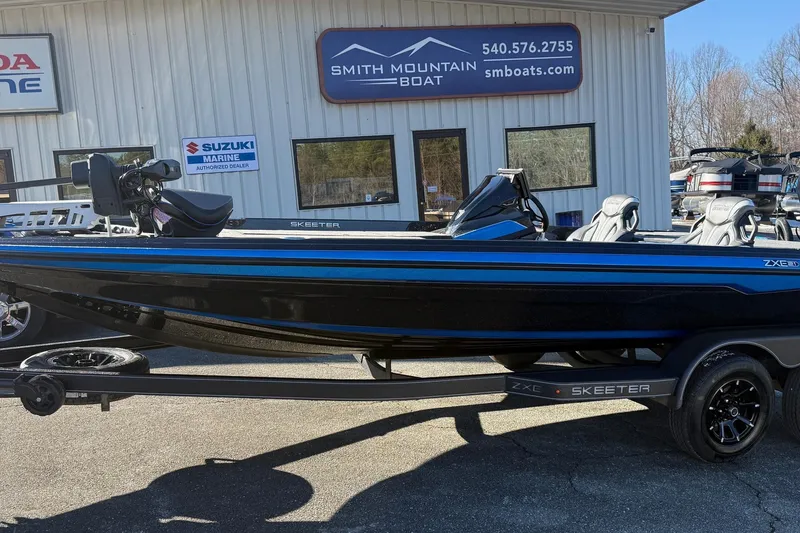Slide: The Image of 2026 Skeeter ZXE21 boat at Smith Mountain Boat dealership, featuring sleek design and modern features. - 4