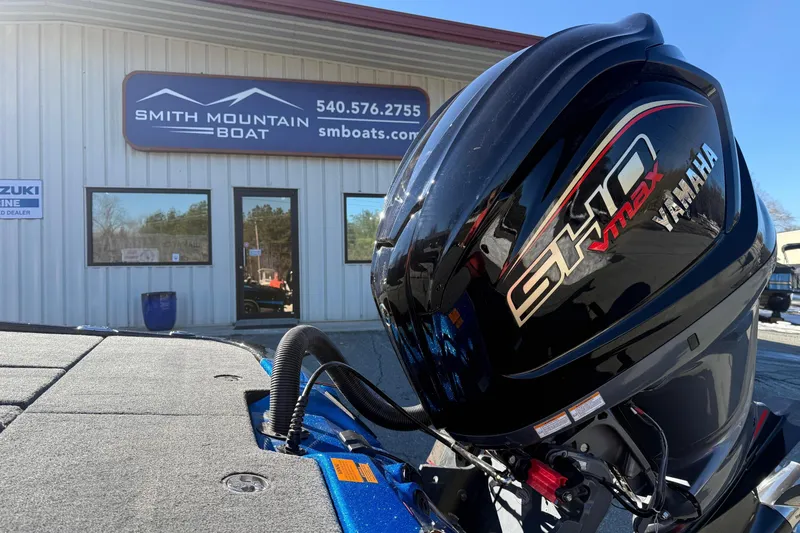 Slide: The Image of Yamaha SHO VMAX engine on 2026 Skeeter ZXE21 boat at Smith Mountain Boat dealership. - 9