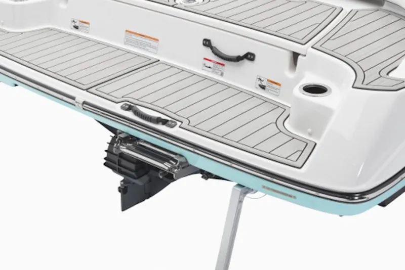 Slide: The Image of 2026 Yamaha Boats SX195 swim platform with sleek design and integrated features. - 9