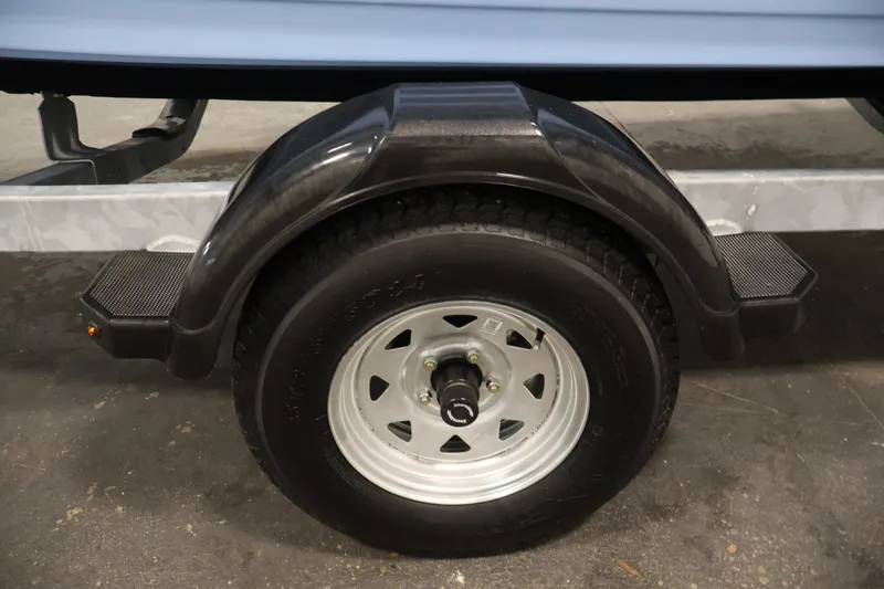 Slide: The Image of Trailer wheel of 2026 Yamaha Boats SX195, featuring a sturdy black fender. - 48