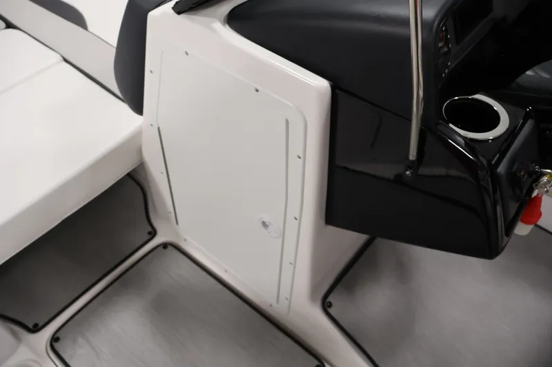 Slide: The Image of Interior view of 2026 Yamaha Boats SX195, featuring seating and console details. - 33