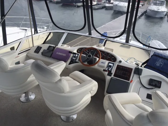 Slide: The Image of Sea Ray 40 Sedan Bridge 1999 - 10