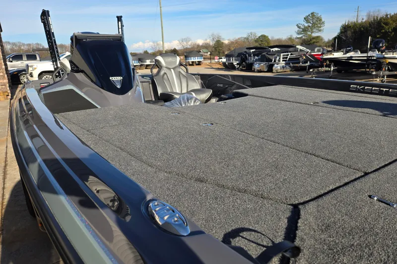 Slide: The Image of 2026 Skeeter ZXE21 fishing boat with spacious deck and modern design. - 18