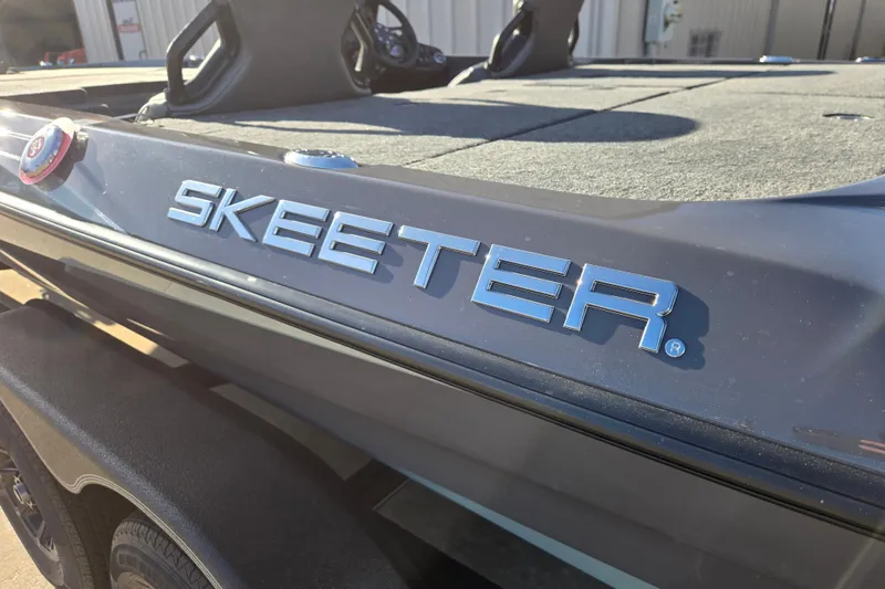 Slide: The Image of 2026 Skeeter ZXE21 boat with sleek design and logo detail. - 43