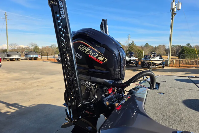 Slide: The Image of 2026 Skeeter ZXE21 boat with Yamaha engine and Raptor anchor system. - 45