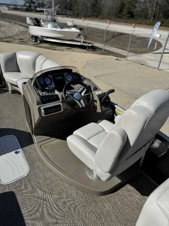 Slide: The Image of Godfrey SW 220 Premium 2016 - 11