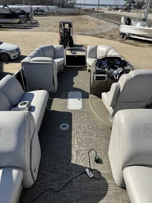 Slide: The Image of Godfrey SW 220 Premium 2016 - 16