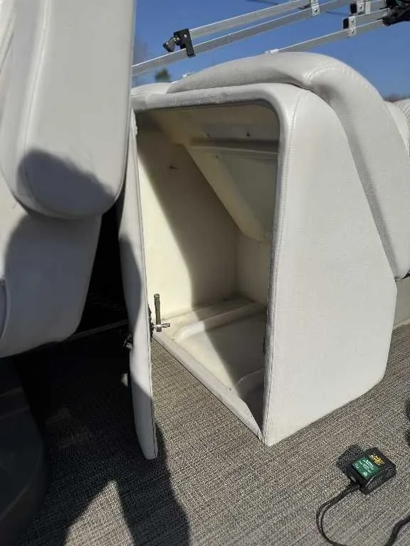 Slide: The Image of Godfrey SW 220 Premium 2016 - 19