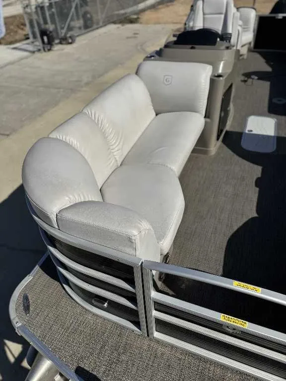 Slide: The Image of Godfrey SW 220 Premium 2016 - 6