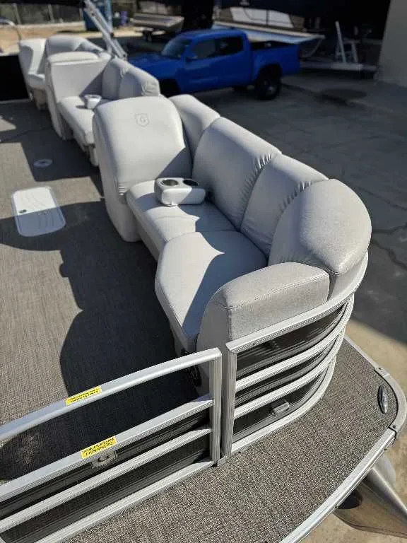 Slide: The Image of Godfrey SW 220 Premium 2016 - 7