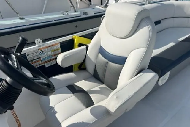 Slide: The Image of Captain's chair and helm of a 2020 Hurricane FunDeck 236SB OB boat. - 15