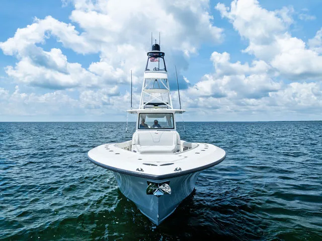 Slide: The Image of SeaVee 420Z 2023 - 25