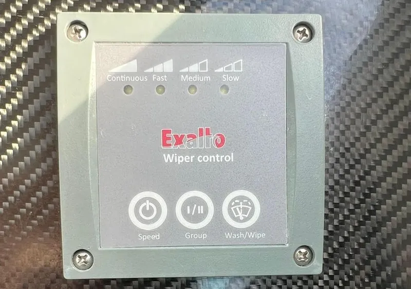 Slide: The Image of Exalto wiper control panel on Protector Targa 28, 2000 model, with speed settings. - 18