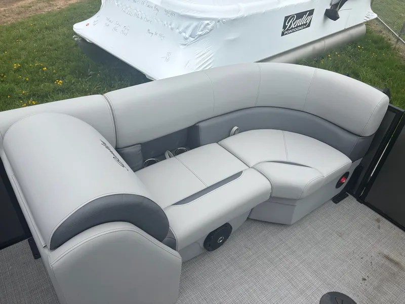 Slide: The Image of 2026 Bentley Pontoons LEGACY 223 Navigator Tri-Toon seating area. - 5