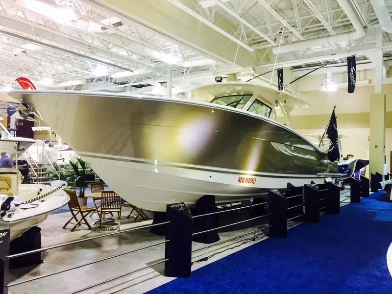 Slide: The Image of Scout 380 LXF 2022 - 10