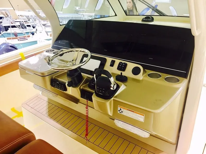 Slide: The Image of Scout 380 LXF 2022 - 14