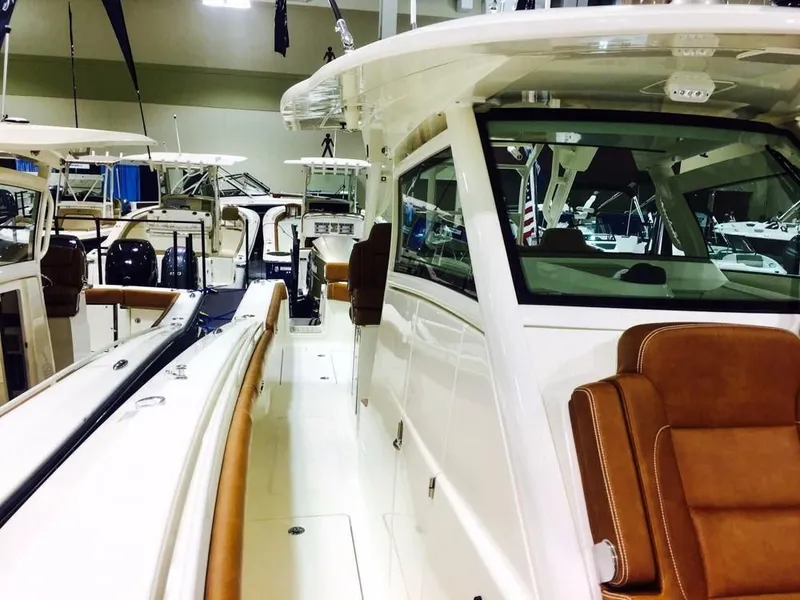 Slide: The Image of Scout 380 LXF 2022 - 17