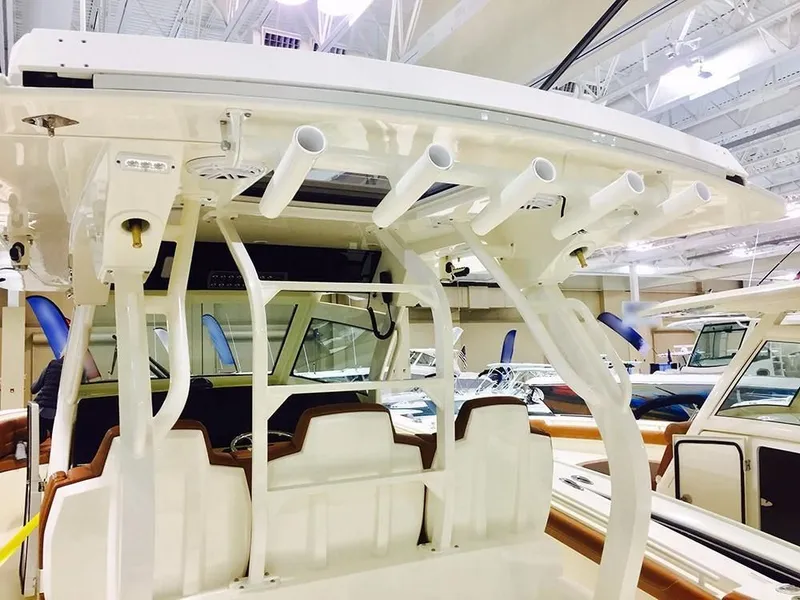 Slide: The Image of Scout 380 LXF 2022 - 18