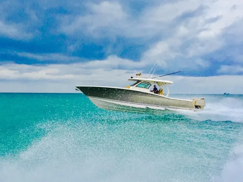 Slide: The Image of Scout 380 LXF 2022 - 2