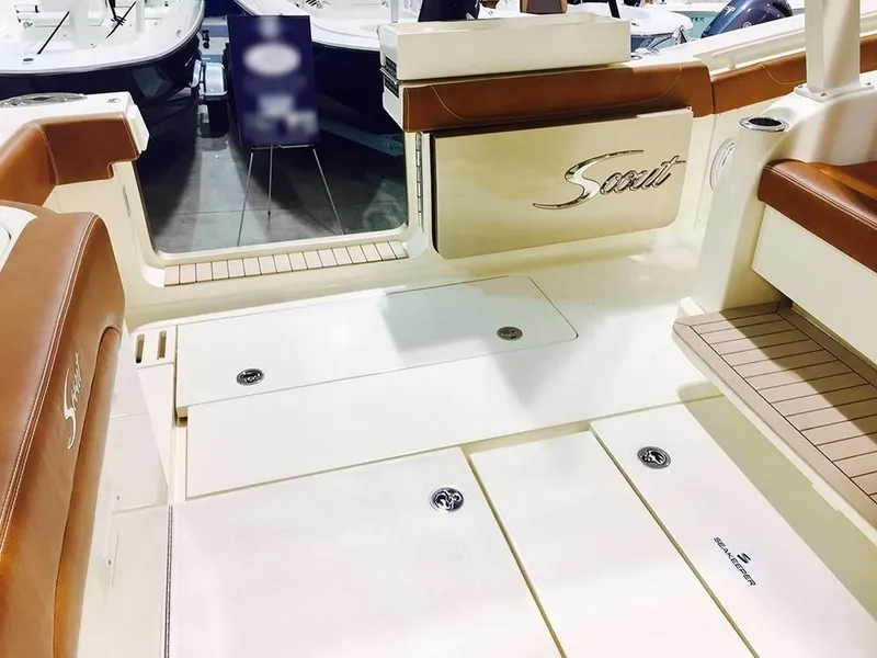 Slide: The Image of Scout 380 LXF 2022 - 21