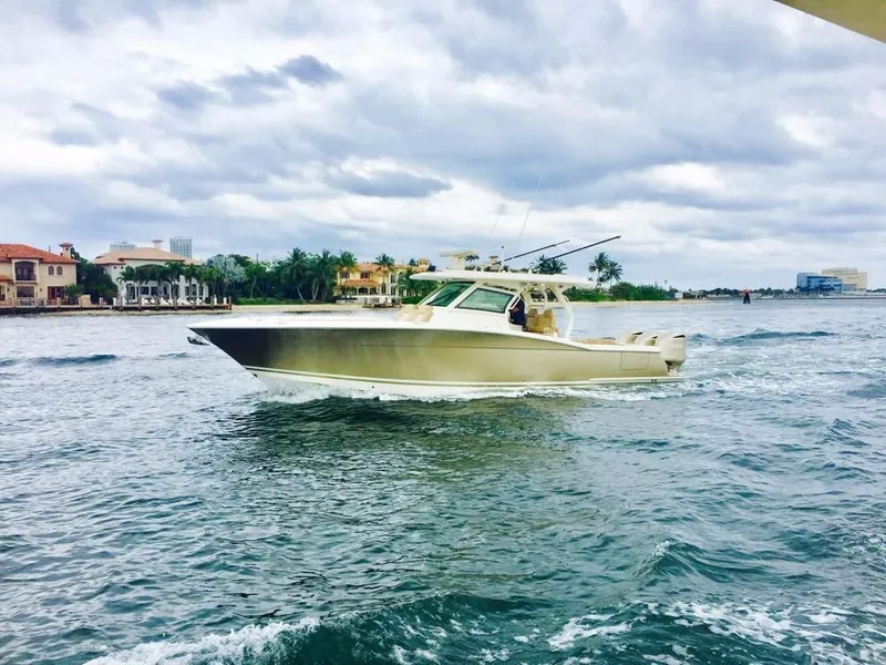 Slide: The Image of Scout 380 LXF 2022 - 3