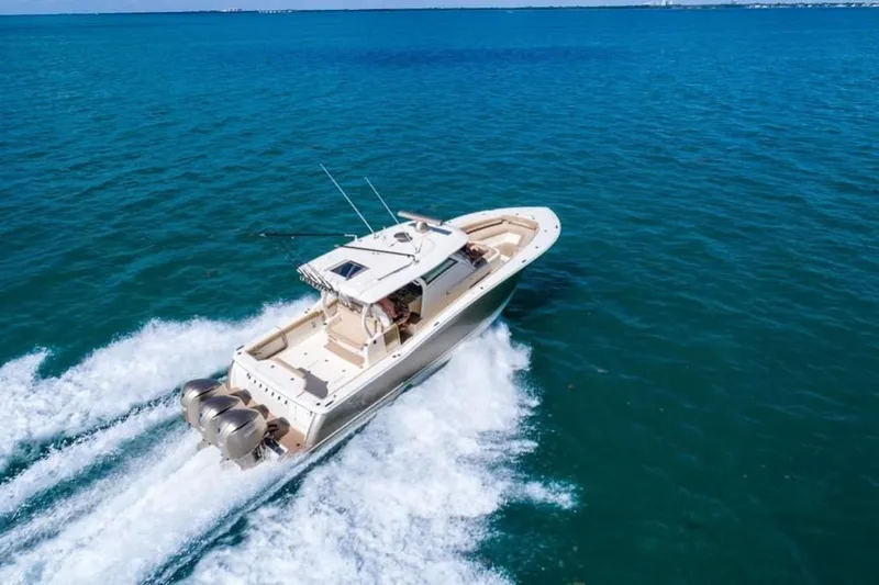 Slide: The Image of Scout 380 LXF 2022 - 6