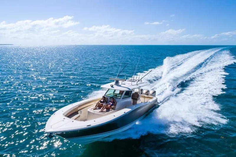 Slide: The Image of Scout 380 LXF 2022 - 8