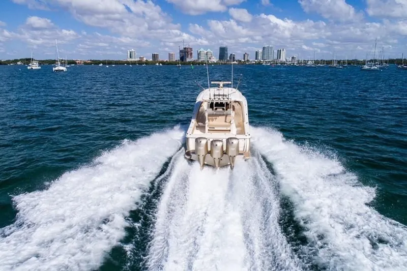 Slide: The Image of Scout 380 LXF 2022 - 9