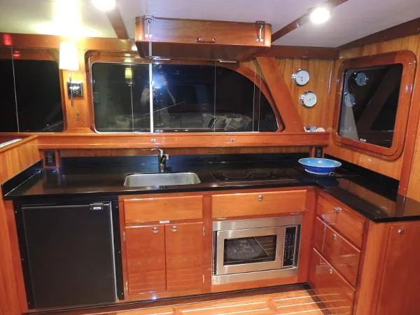 Slide: The Image of Lowell Brothers Flybridge Sedan 2019 - 8