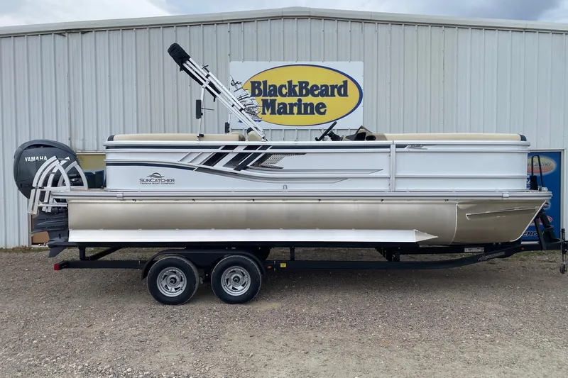 The Image of 2026 SunCatcher Select 322RC pontoon boat at BlackBeard Marine dealership. - 1