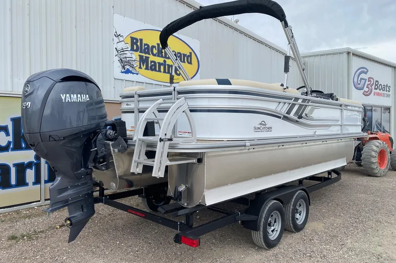 Slide: The Image of 2026 SunCatcher Select 322RC pontoon boat with Yamaha engine at Blackbeard Marine. - 6