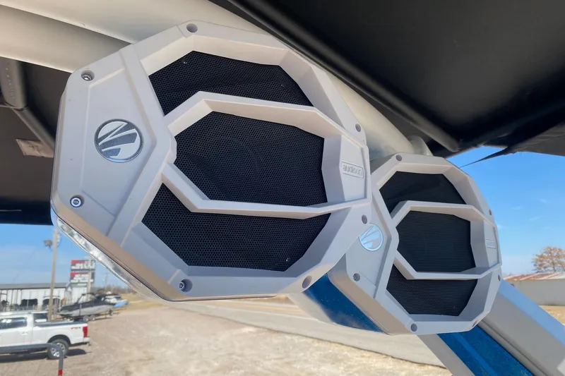 Slide: The Image of 2025 Tigé Ultré 25ZX boat speakers, featuring modern design and high-quality audio. - 12