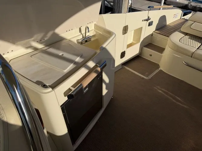 Slide: The Image of 2023 Chris-craft Launch 35 Gt - Image 11 - 11