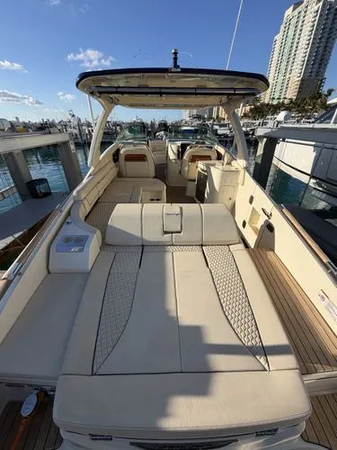 Slide: The Image of 2023 Chris-craft Launch 35 Gt - Image 4 - 4