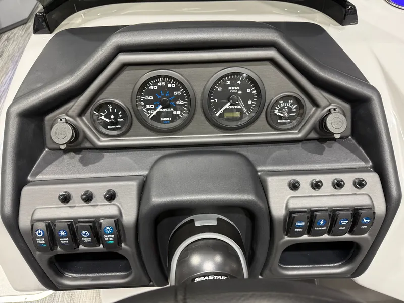 Slide: The Image of Bentley Pontoons Legacy 223 Navigator Quad Lounge Tritoon & Honda 4-Stroke EFI 2026 - 16