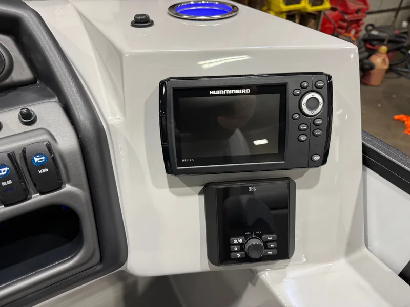 Slide: The Image of Bentley Pontoons Legacy 223 Navigator Quad Lounge Tritoon & Honda 4-Stroke EFI 2026 - 17