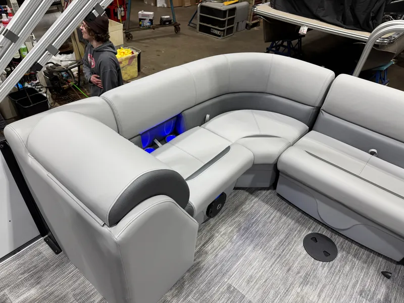 Slide: The Image of Bentley Pontoons Legacy 223 Navigator Quad Lounge Tritoon & Honda 4-Stroke EFI 2026 - 20