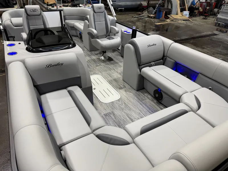 Slide: The Image of Bentley Pontoons Legacy 223 Navigator Quad Lounge Tritoon & Honda 4-Stroke EFI 2026 - 32