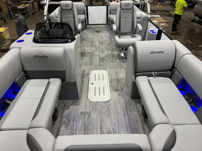 Slide: The Image of Bentley Pontoons Legacy 223 Navigator Quad Lounge Tritoon & Honda 4-Stroke EFI 2026 - 7