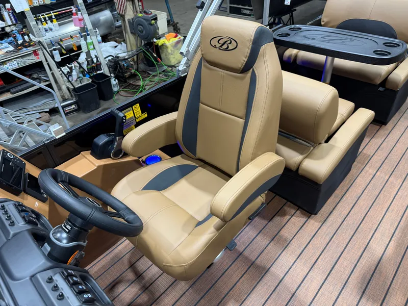 Slide: The Image of Bentley Pontoons Legacy 223 QSB Swingback Tritoon & Honda 4-Stroke EFI 2026 - 13