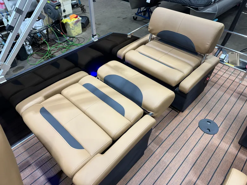 Slide: The Image of Bentley Pontoons Legacy 223 QSB Swingback Tritoon & Honda 4-Stroke EFI 2026 - 22