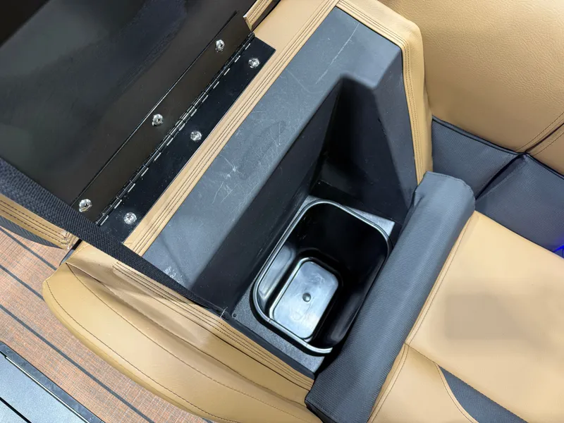 Slide: The Image of Bentley Pontoons Legacy 223 QSB Swingback Tritoon & Honda 4-Stroke EFI 2026 - 32