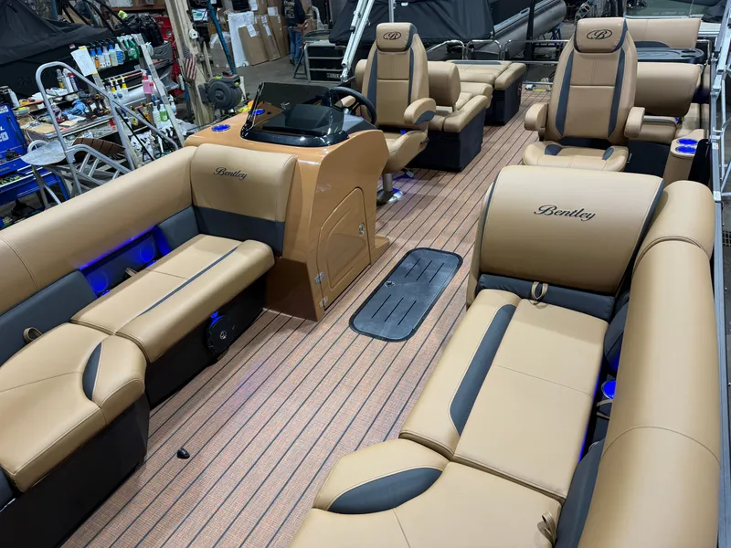 Slide: The Image of Bentley Pontoons Legacy 223 QSB Swingback Tritoon & Honda 4-Stroke EFI 2026 - 35