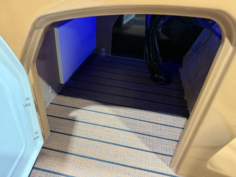 Slide: The Image of Bentley Pontoons Legacy 223 QSB Swingback Tritoon & Honda 4-Stroke EFI 2026 - 38