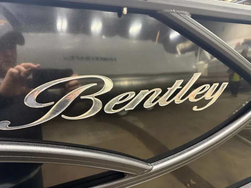 Slide: The Image of Bentley Pontoons Legacy 223 QSB Swingback Tritoon & Honda 4-Stroke EFI 2026 - 45