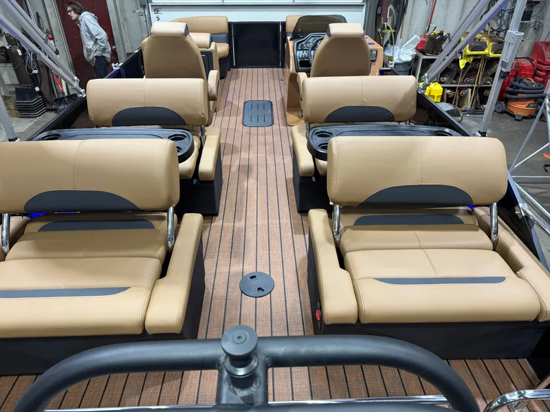 Slide: The Image of Bentley Pontoons Legacy 223 QSB Swingback Tritoon & Honda 4-Stroke EFI 2026 - 7