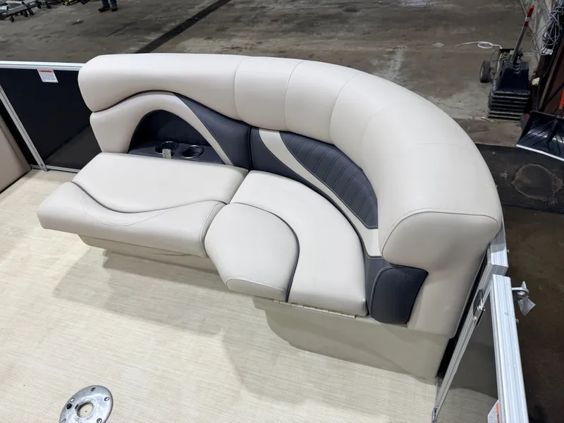 Slide: The Image of Sylvan Mirage 820 Cruise Special Edition Pontoon 2015 - 11
