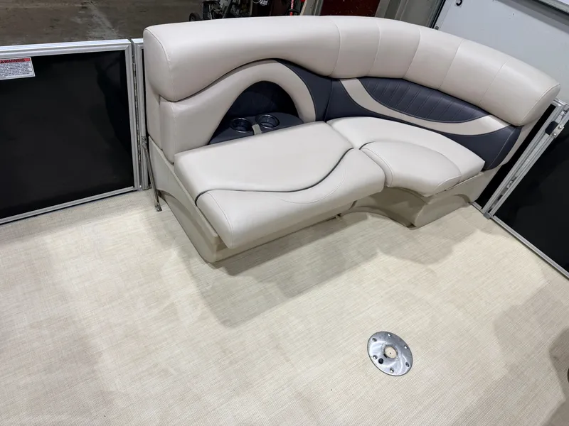 Slide: The Image of Sylvan Mirage 820 Cruise Special Edition Pontoon 2015 - 12